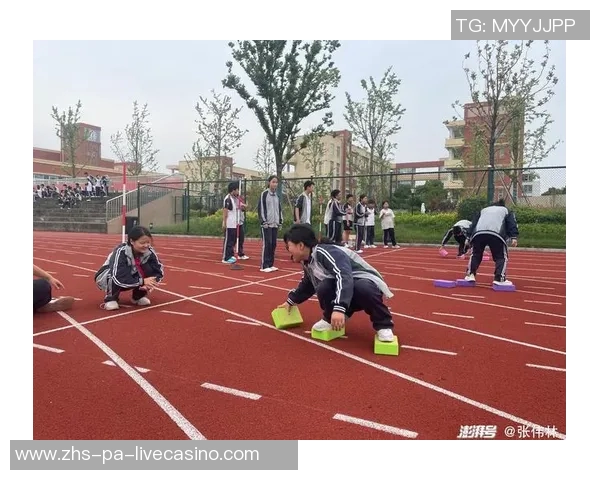 幼儿园足球比赛精彩纷呈小小球员展现团队合作与运动精神 幼儿园足球比赛精彩纷呈小小球员展现团队合作与运动精神